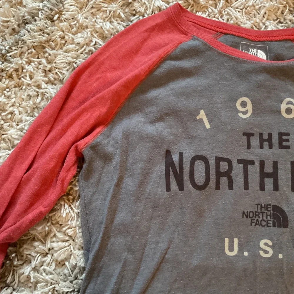 The North Face Mens Grey Red 1966 USA Raglan Baseball T-Shirt Medium